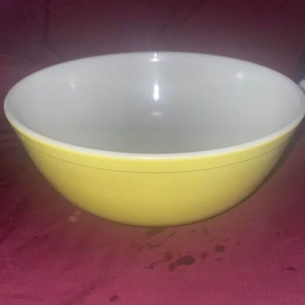Vintage Pyrex 404 Yellow 4 Quart Mixing Bowl